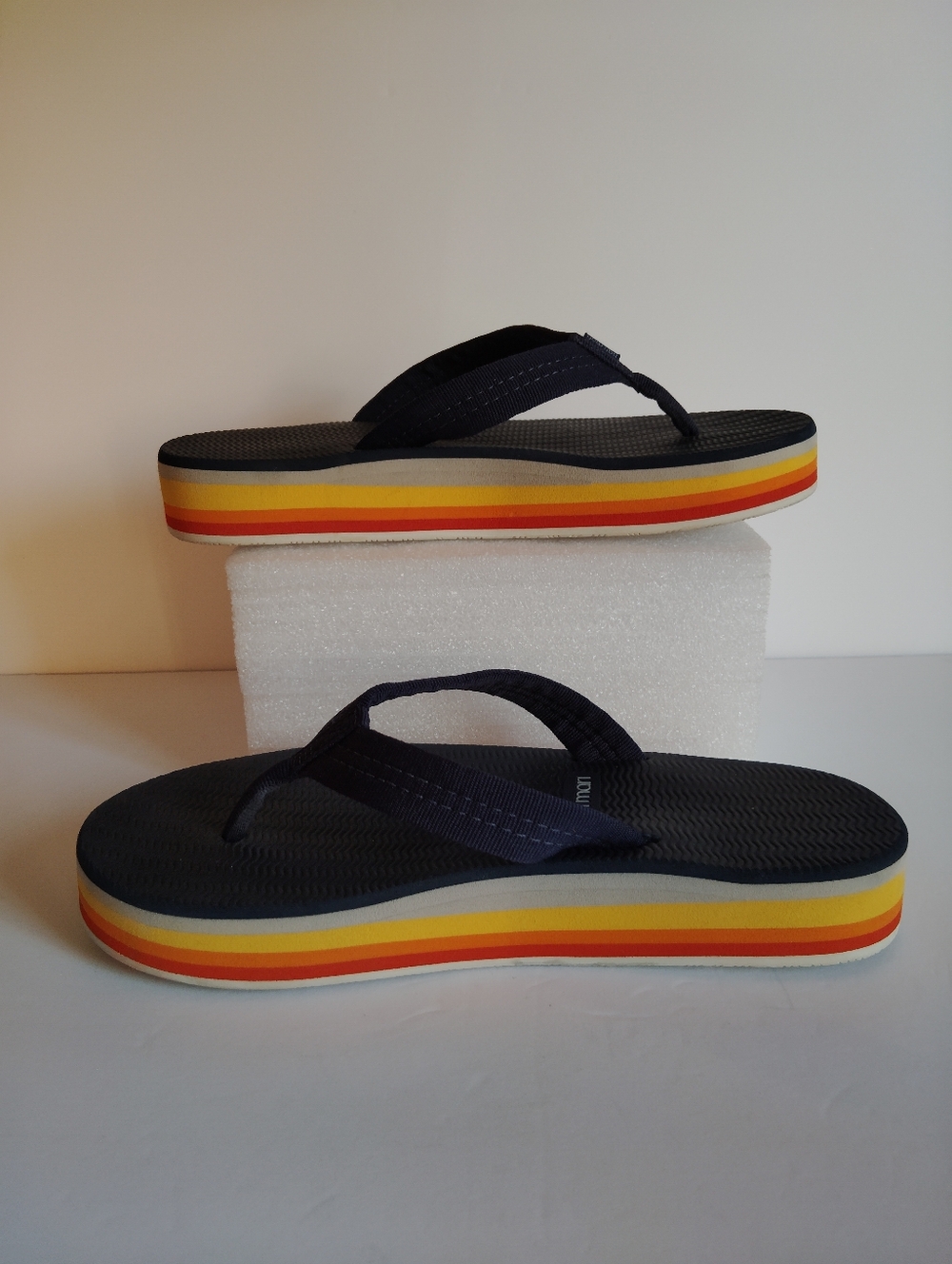Hari Mari Women's Dunes Sunset Navy Blue Flip Flop Sandals ~ Size 8